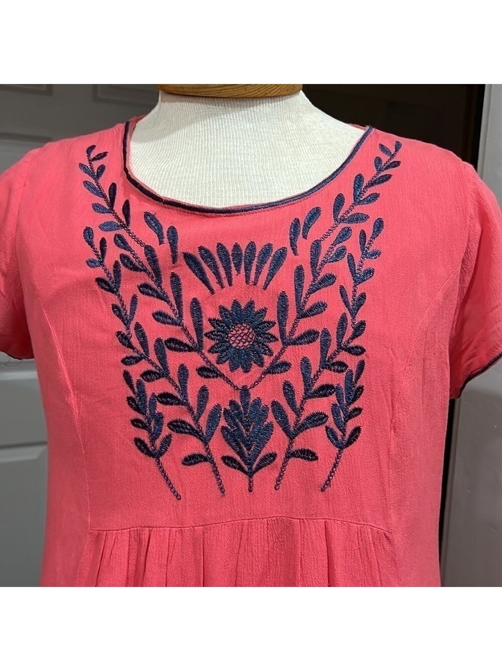 Alya dress in coral with teal floral embroidery like new - Picture 3 of 4
